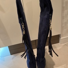 ネイビーロングブーツの画像