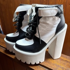 厚底レザースニーカーの画像