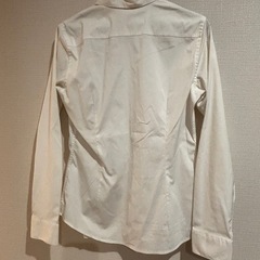 レディース　白シャツ　ユニクロの画像