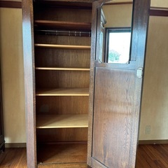 イギリスアンティーク　ワードローブの画像