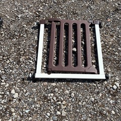 バウンサー2個と扉の画像