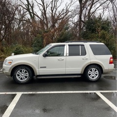 フォード エクスプローラー V8 エディーバウアーの画像