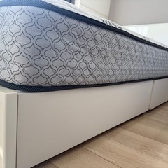 シングルベッドフレーム、マットレスの画像