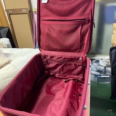 赤色キャリーケース 機内持ち込みサイズ 4輪タイプ  スーツケースの画像