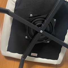 ★ダイニングチェア 回転 肘付 レザー   1脚 おしゃれ 疲れにくい 回転式 回転椅子 回転チェア ダイニング チェア 椅子 回転　ホワイト  デスクチェア キャスターなし イス スタン の画像