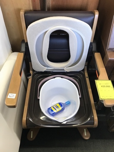 値下げしました！！￥29980-→￥22980-　ジャングルジャングル貝塚店　家具調トイレ　パナソニック　Panasonic 肘掛け　