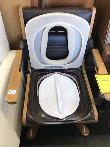 値下げしました！！￥29980-→￥22980-　ジャングルジャングル貝塚店　家具調トイレ　パナソニック　Panasonic 肘掛け　