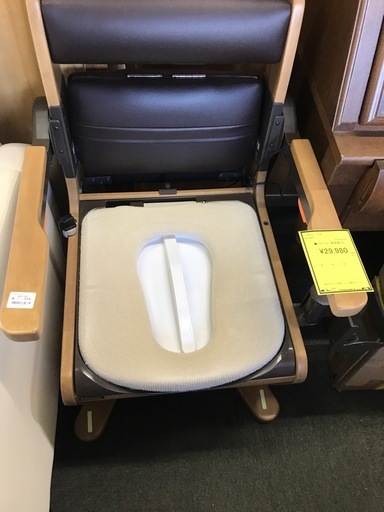値下げしました！！￥29980-→￥22980-　ジャングルジャングル貝塚店　家具調トイレ　パナソニック　Panasonic 肘掛け　