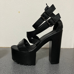 【あげます／無料】厚底サンダルの画像