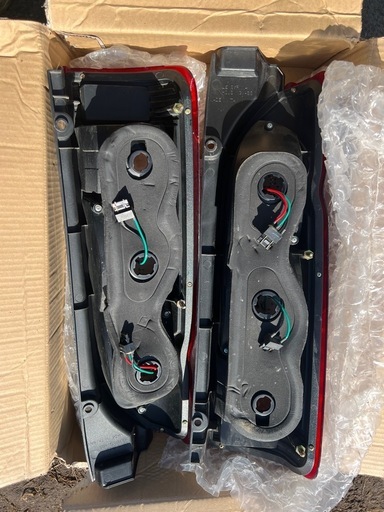 ハイエース　Valenti ヴァレンティ ジュエル LEDテール