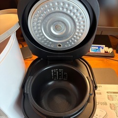 【米櫃付き】SHARP KS-CF05B  炊飯器 3合炊きの画像