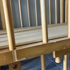 木製ベビーベッドの画像