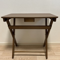 折りたたみデスクの画像