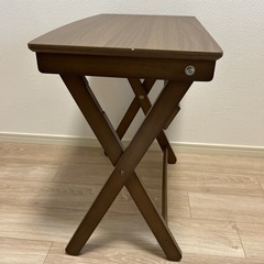 折りたたみデスクの画像