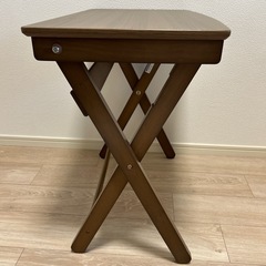 折りたたみデスクの画像