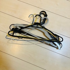 【無料】ハンガー 色々 22本 カラフル　収納 趣味 クラフト DIY バザー フリマ　にもの画像