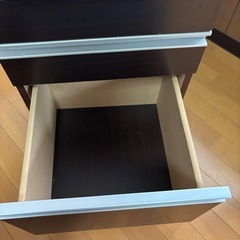 ベッド横における収納の画像