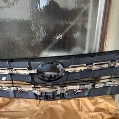 Toyota 40 Series Alphard Genuine Front Grilleの画像
