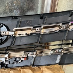 Toyota 40 Series Alphard Genuine Front Grilleの画像