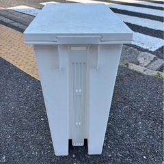 ◆早い方優先!! 消臭スリムペダルペール(45L ホワイト)の画像