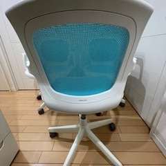 コクヨの椅子、3脚セットの画像