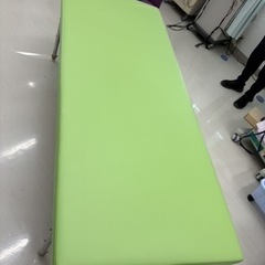 治療用ベッドの画像