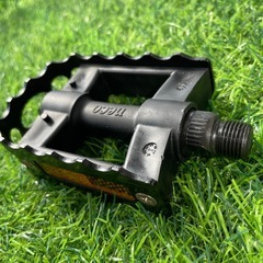 自転車ペダルの画像