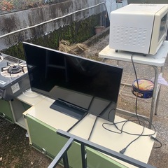 ガスコンロ、テレビ、電子レンジ、トースターの画像