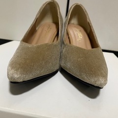 パンプス★ゴールド
の画像