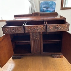 英国アンティークキャビネットの画像