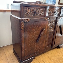 英国アンティークキャビネットの画像