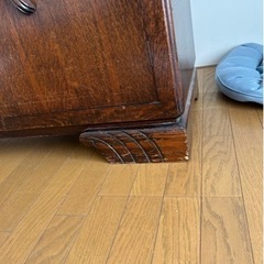 英国アンティークキャビネットの画像