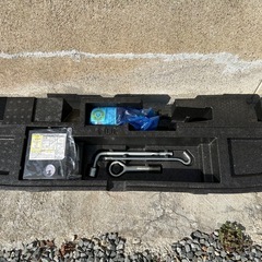 【物々交換も可】平成28年式日産デイズ（B21W）から取り外しました。 【車載工具・タイヤ空気充てん用エアコンプレッサー・パンク修理材】＊三菱 eKワゴンにもの画像