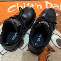 【新品】安全靴　22.5㎝の画像