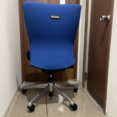 オカムラ　オフィスチェア　椅子　いす　ブルー　ブラックの画像