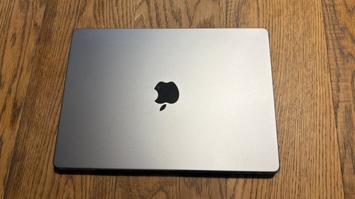 MacBook Pro     M3 1TB 16GB