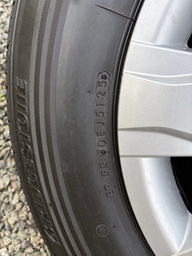 新車外し　ハイエース純正タイヤ、ホイールセット