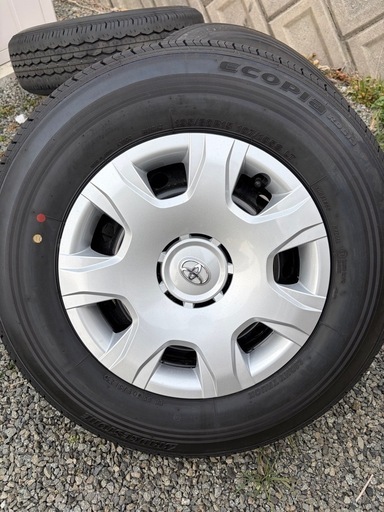 新車外し　ハイエース純正タイヤ、ホイールセット