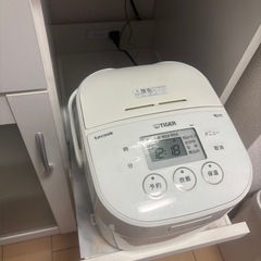 ローラー付き 白い食器棚  炊飯器ラック 【美品】の画像