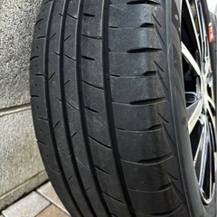 ノアのタイヤとホイールの画像