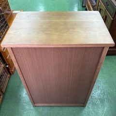 karimoku 3段フラップ扉付きキャビネット　収納棚　ガラス扉　収納家具　インテリア　カリモクの画像