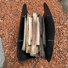 薪ラック•焚き付け用樹皮の画像