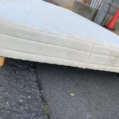 マットレス足付き　無料の画像