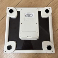 オムロン体重計（HBF-214）の画像