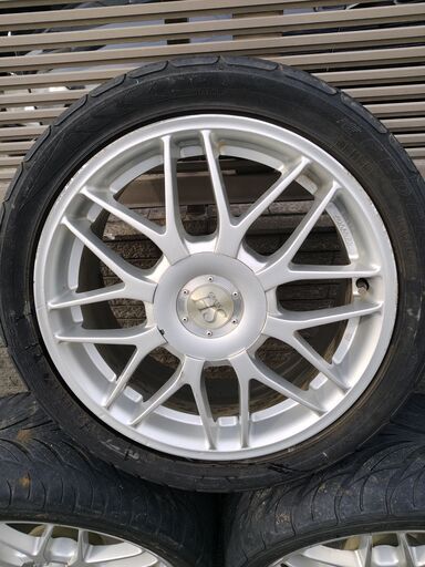 【中古】215/45R17タイヤ4本　17×7JJ 4穴114.3、5穴100のマルチPCDのアルミホイール