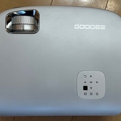 GOODEE LEDプロジェクター 三脚・箱・付属品 HDMI対応の画像