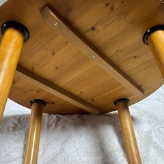 ウッド、丸テーブルの画像