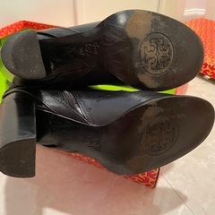 トリバーチブーツの画像