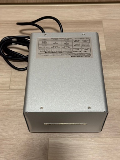 カシムラ海外国内用大型変圧器220-240V/3000VA (NTI-119)