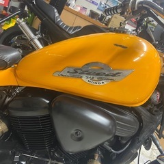 スティード400.タンク、リアフェンダー、ブレーキランプ、純正シートの画像